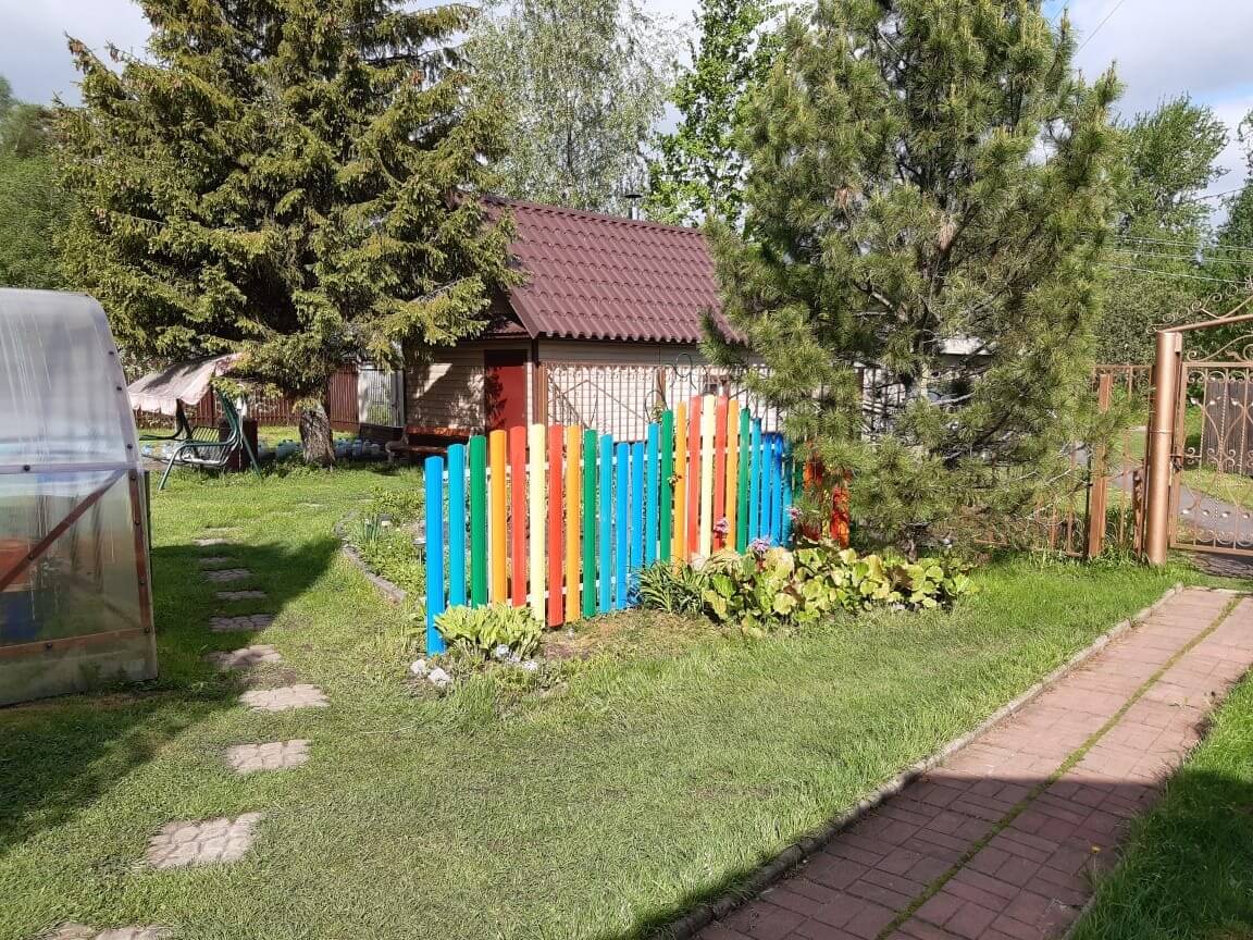забор из разноцветного штакетника односторонний фото2 в Омске