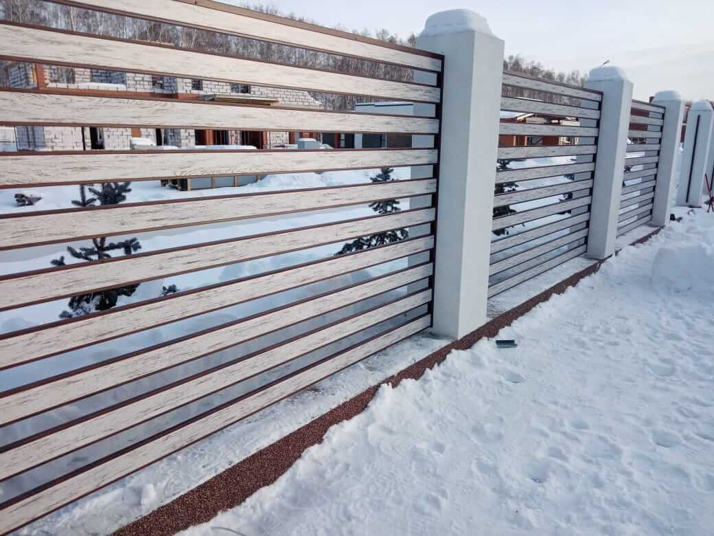 забор-ранчо из металлопланкена 130м каштан красный + беленый дуб фото1 в Омске