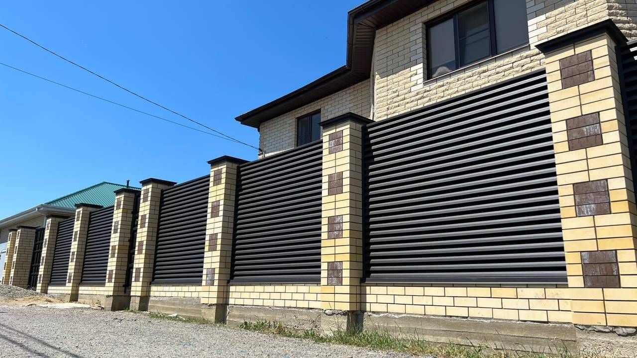 Забор-жалюзи 45м RAL8019 Темный Шоколад матовый в Омске