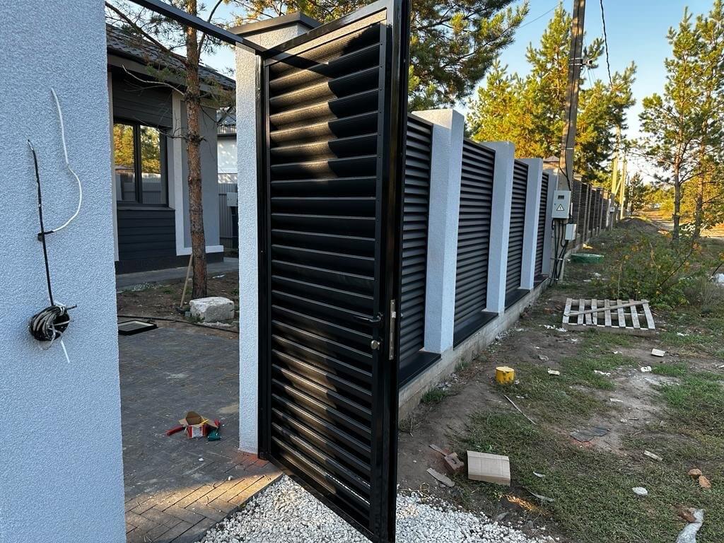 Забор-жалюзи 18м RAL9005/9005 Черный двухсторонний МАТТЕ фото 6 в Омске