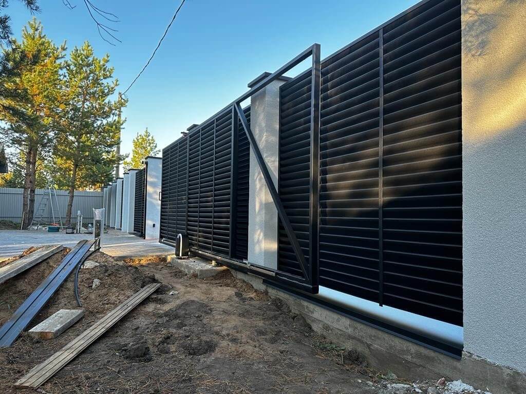 Забор-жалюзи 18м RAL9005/9005 Черный двухсторонний МАТТЕ фото 1 в Омске