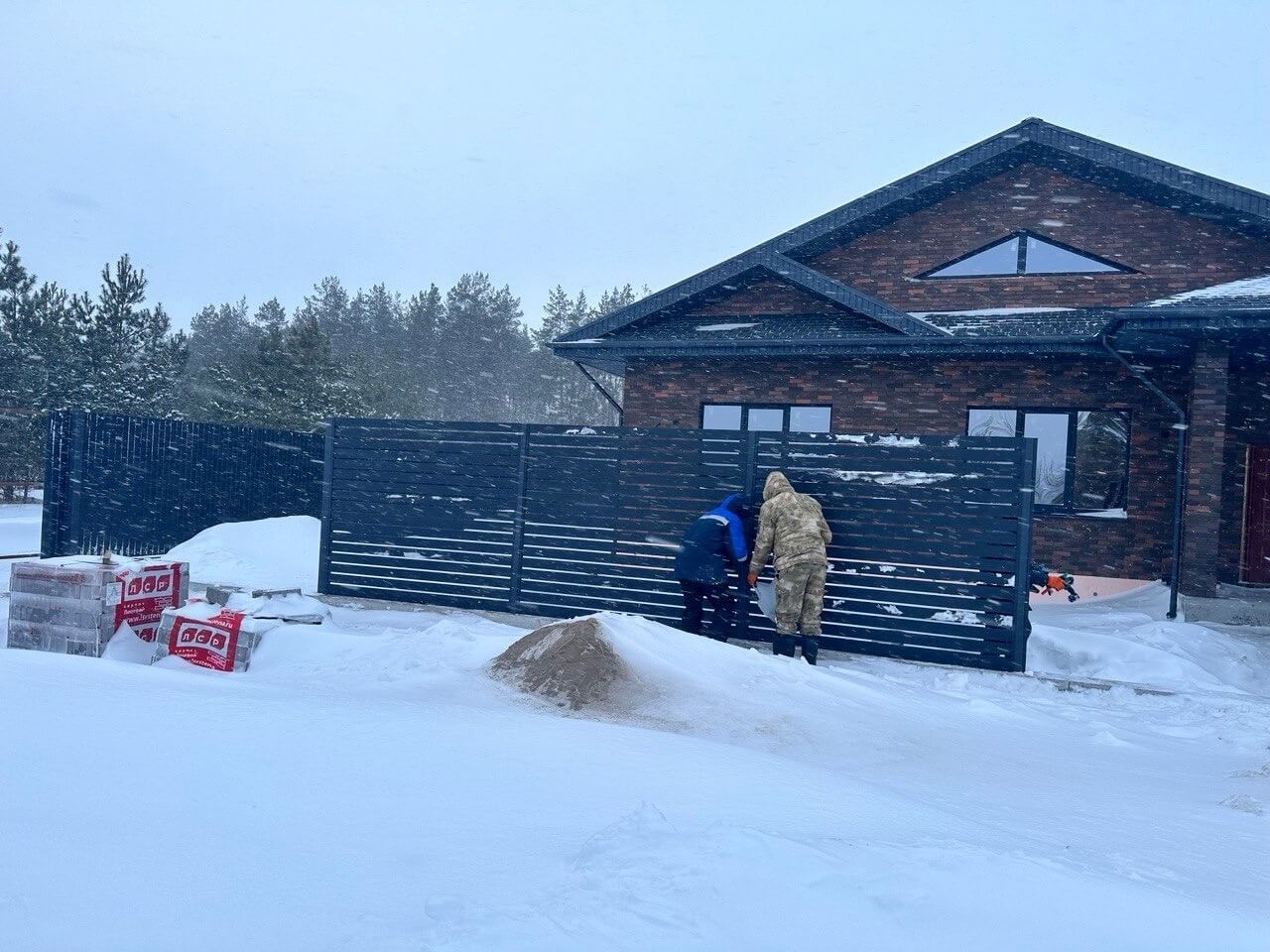 Забор-ранчо из металлопланкена 26м RAL7024 Серый Графит МАТТЕ фото 1 в Омске