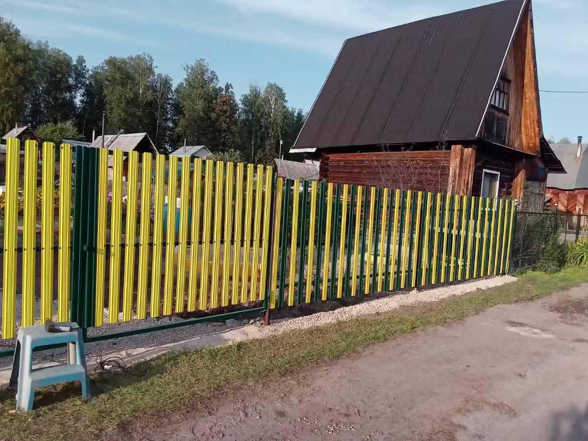 Забор из евроштакетника 13м RAL1018 Желтый фото 3 в Омске