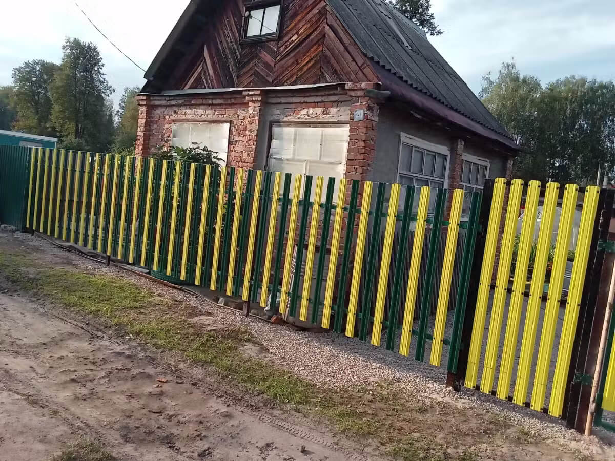 Забор из евроштакетника 13м RAL1018 Желтый фото 1 в Омске