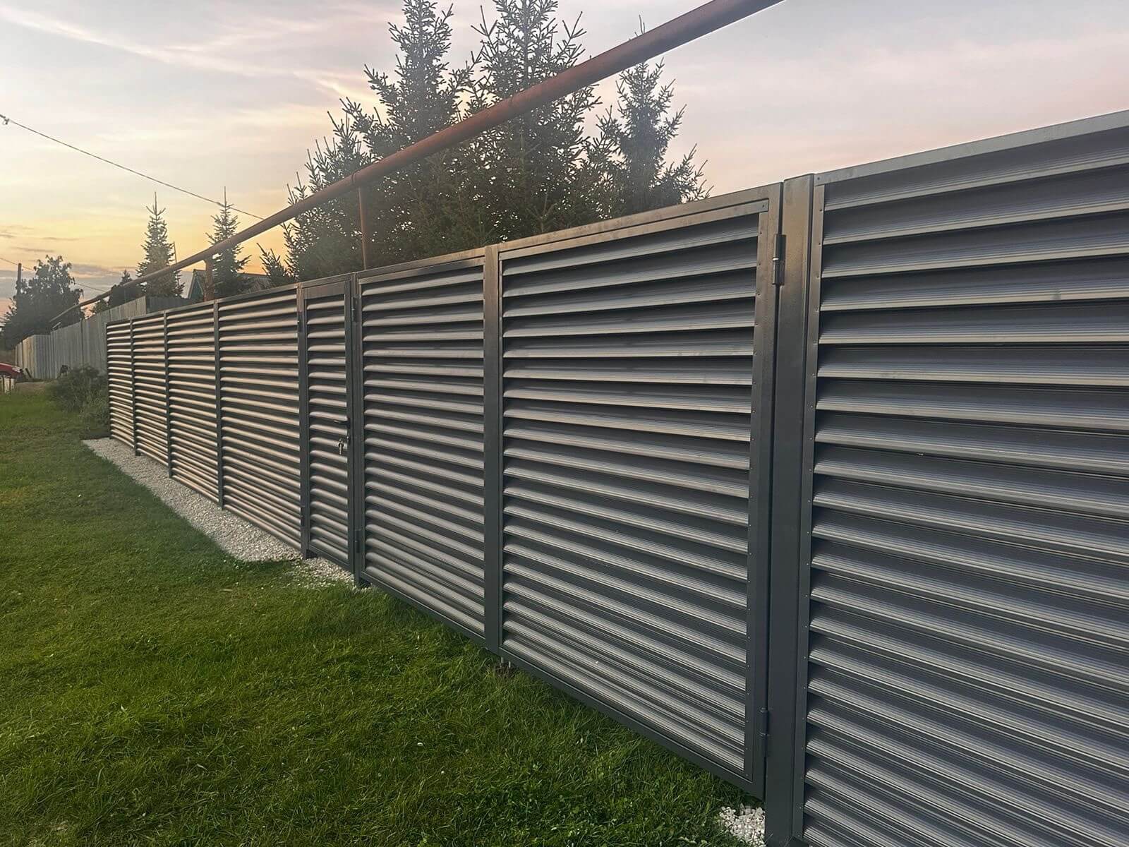 Забор из ламелей Еврожалюзи 26м RAL7024/7024 Серый Графит двусторонний в Омске