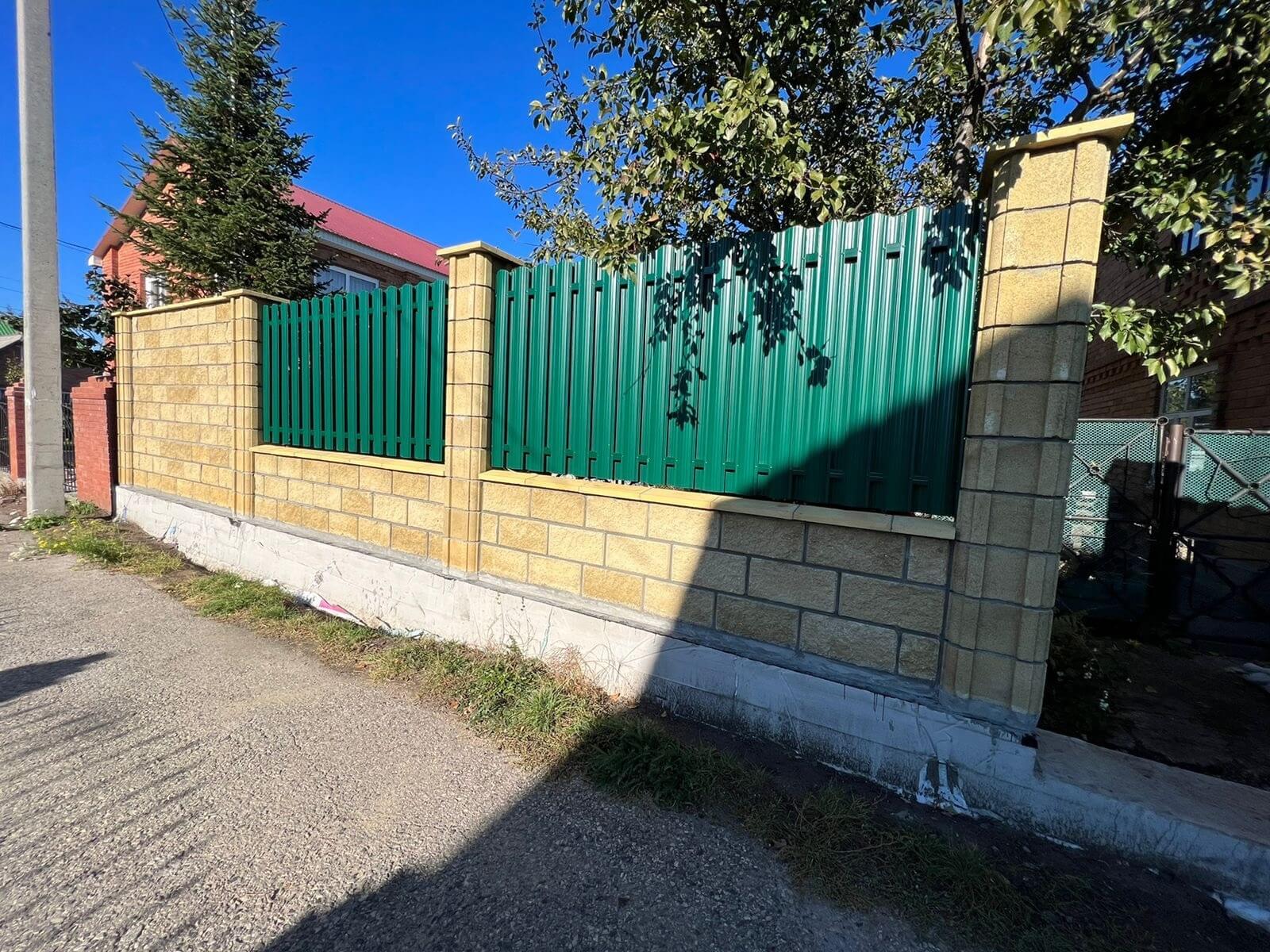 Забор из евроштакетника 22м RAL6005/6005 Зеленый Мох двусторонний фото 4 в Омске