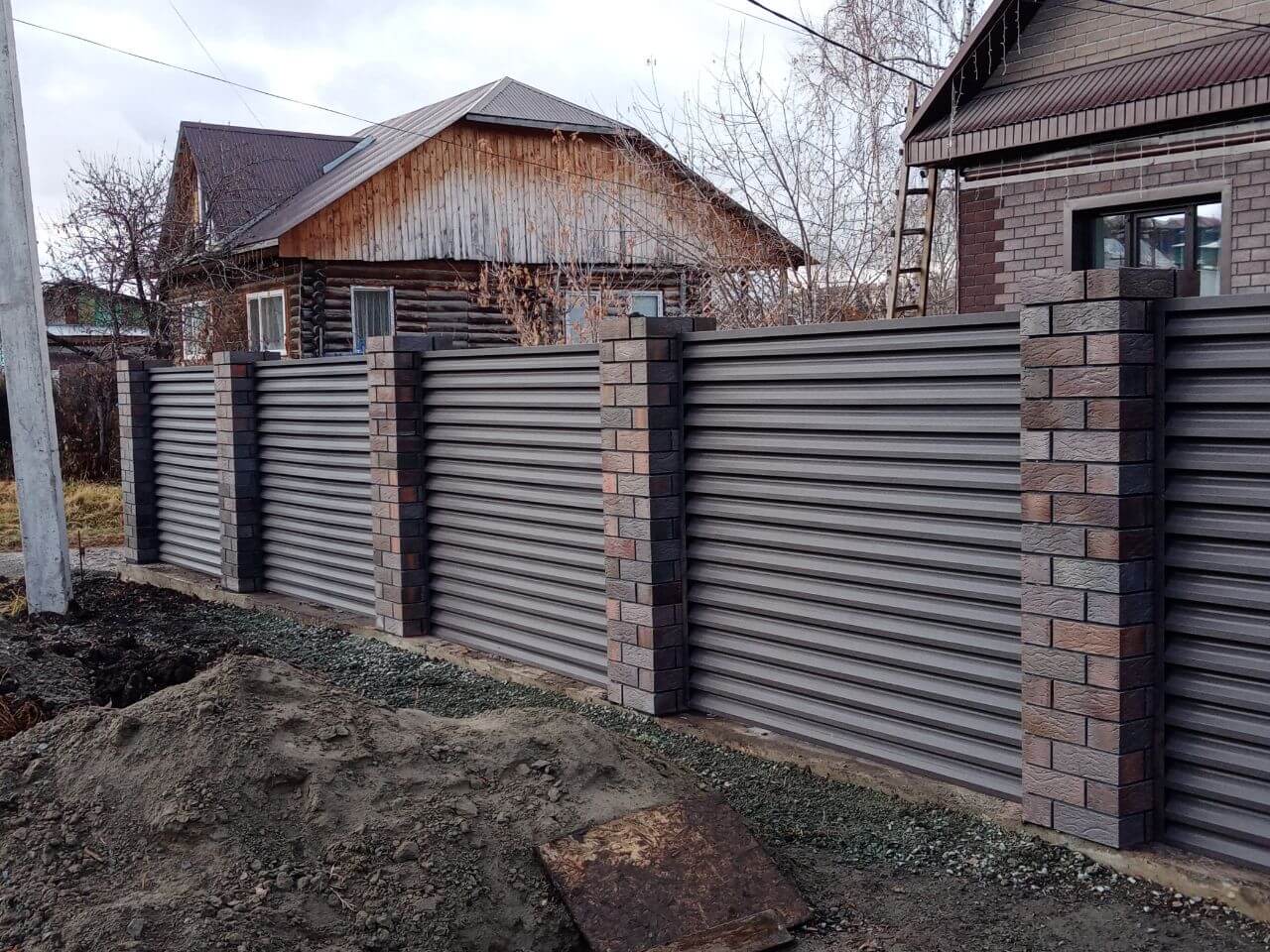 Забор-жалюзи из ламелей ЭКО-Z-US (усиленные) 30м RAL8019/8019 Темный Шоколад двусторонний МАТТЕ в Омске