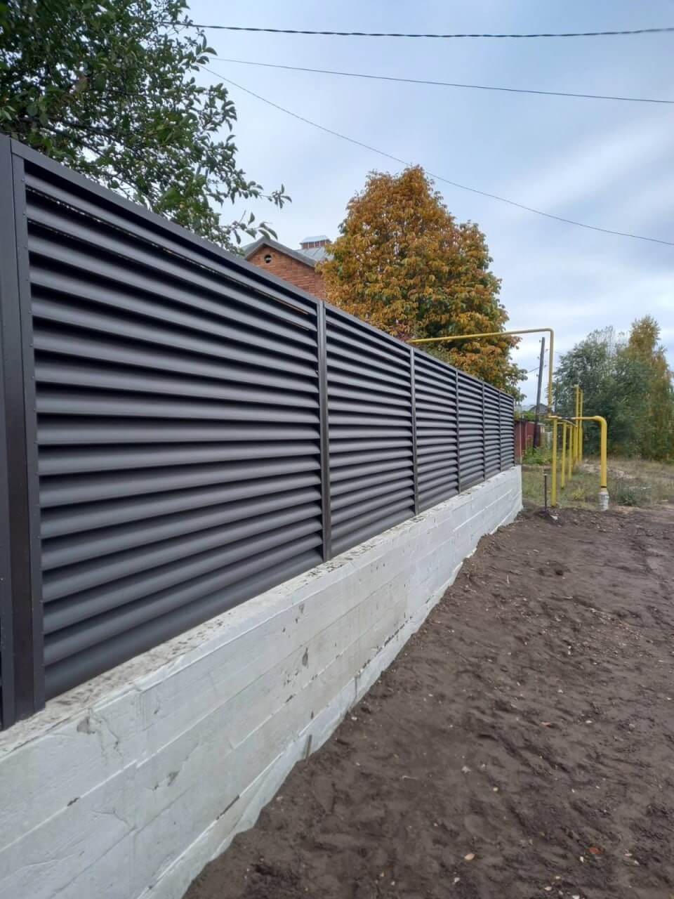 Забор из ламелей еврожалюзи 34м RAL8019/8019 Темный Шоколад двусторонний МАТТЕ в Омске