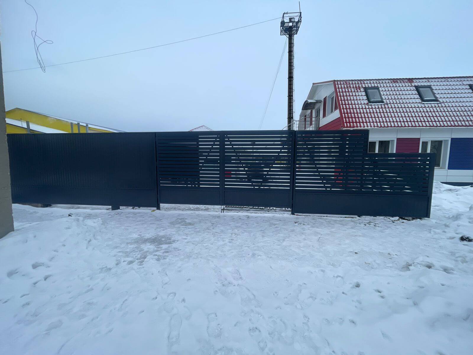 Забор-ранчо из металлического планкена 11м RAL7024 Серый Графит фото 2 в Омске