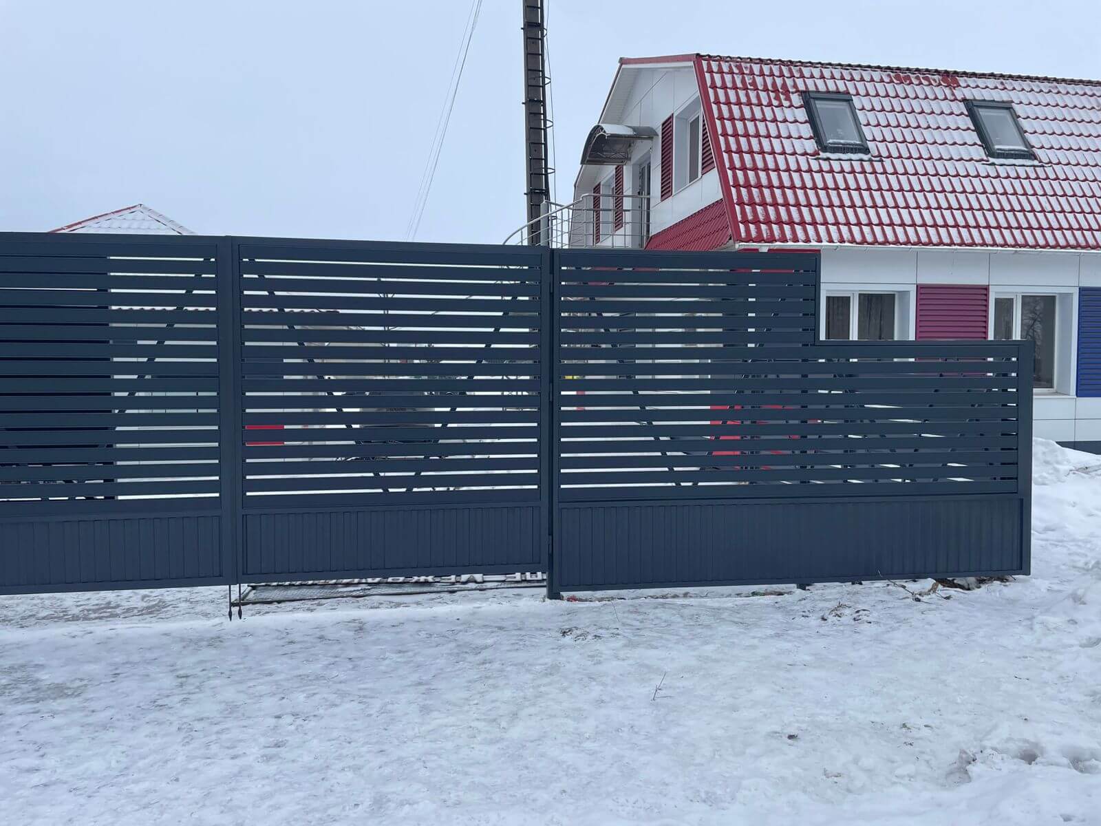 Забор-ранчо из металлического планкена 11м RAL7024 Серый Графит фото 1 в Омске