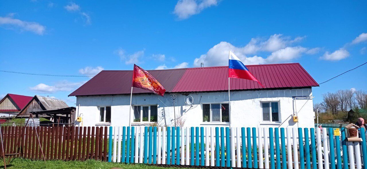 Забор из евроштакетника 16м RAL5021 Морская Волна, RAL9003 Белый в Омске