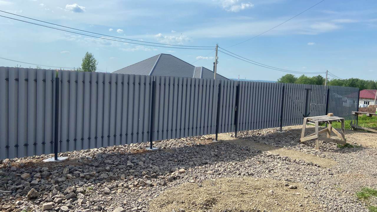 Забор из евроштакетника 16м RAL7024 Серый Графит фото 2 в Омске
