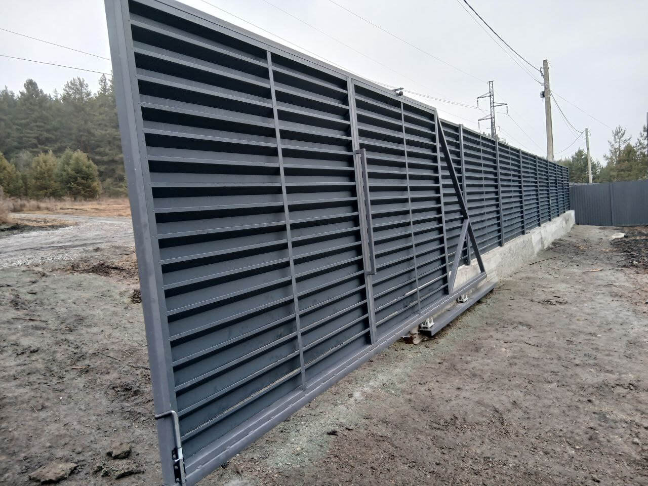 Забор-жалюзи из ламелей Хай-Тек 37м RAL7024/7024 Серый Графит двусторонний МАТТЕ фото 7 в Омске