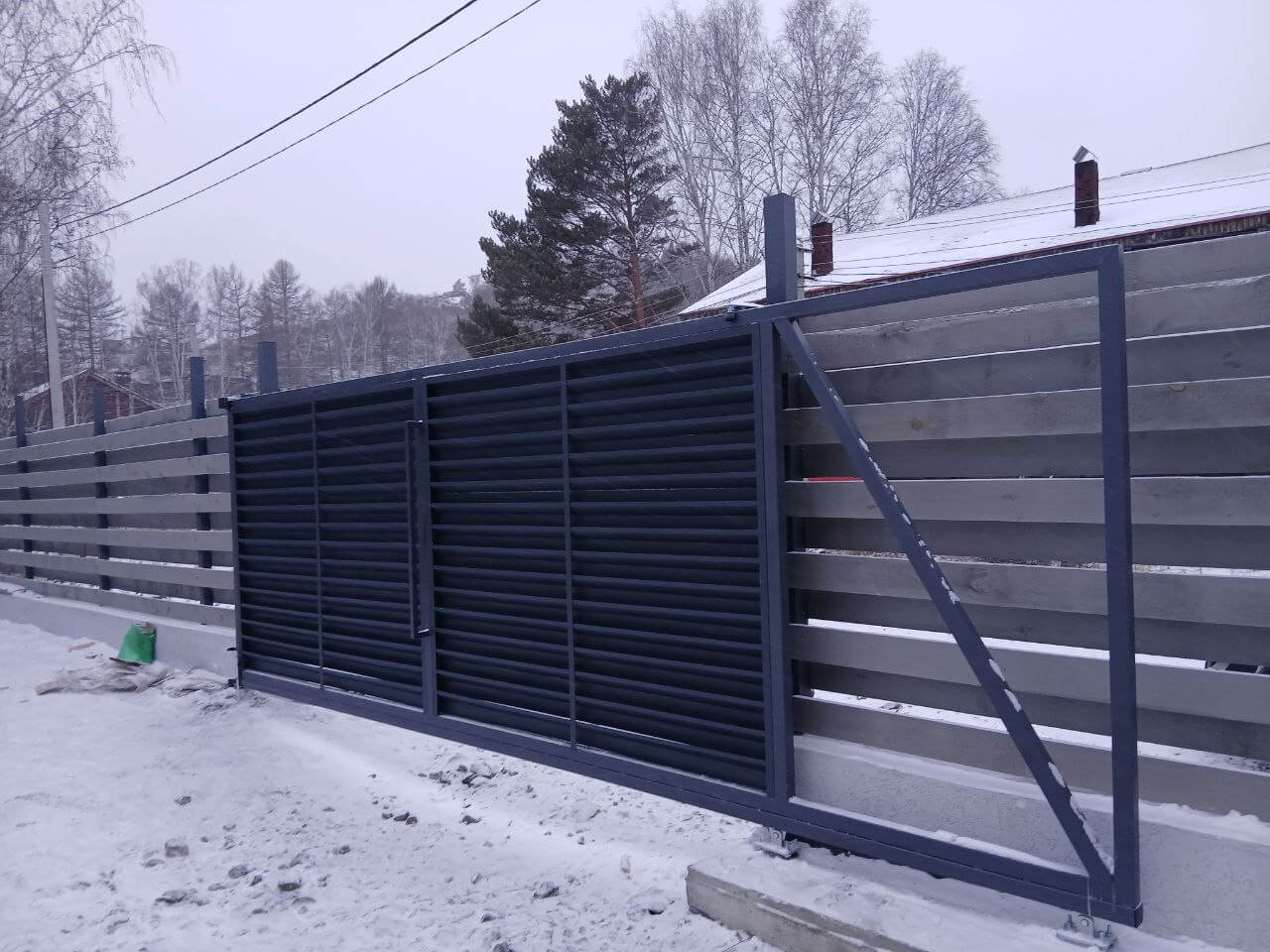 Входная группа из ламелей Хай-Тек RAL7024/7024 Серый Графит двусторонний МАТТЕ фото 4 в Омске