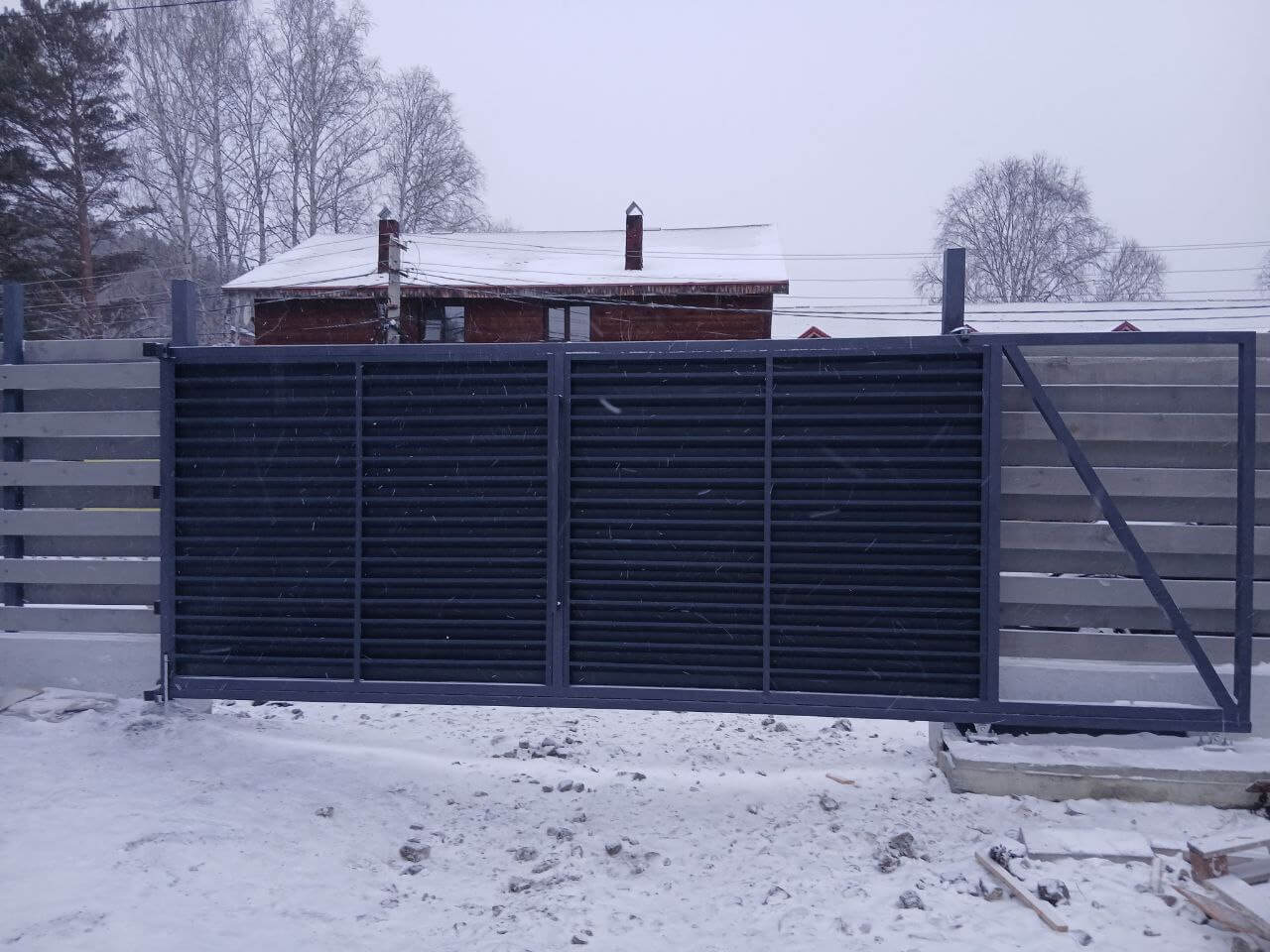 Входная группа из ламелей Хай-Тек RAL7024/7024 Серый Графит двусторонний МАТТЕ фото 17 в Омске