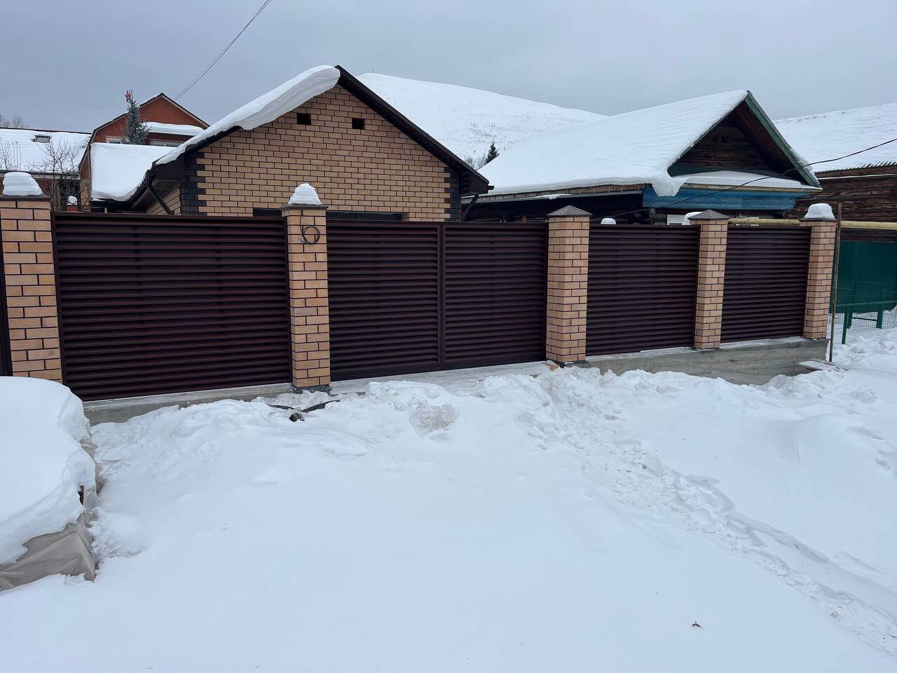 Забор-жалюзи из ламелей ЭКО-Z 87м RAL8017/8017 Шоколад двусторонний МАТТЕ фото 3 в Омске
