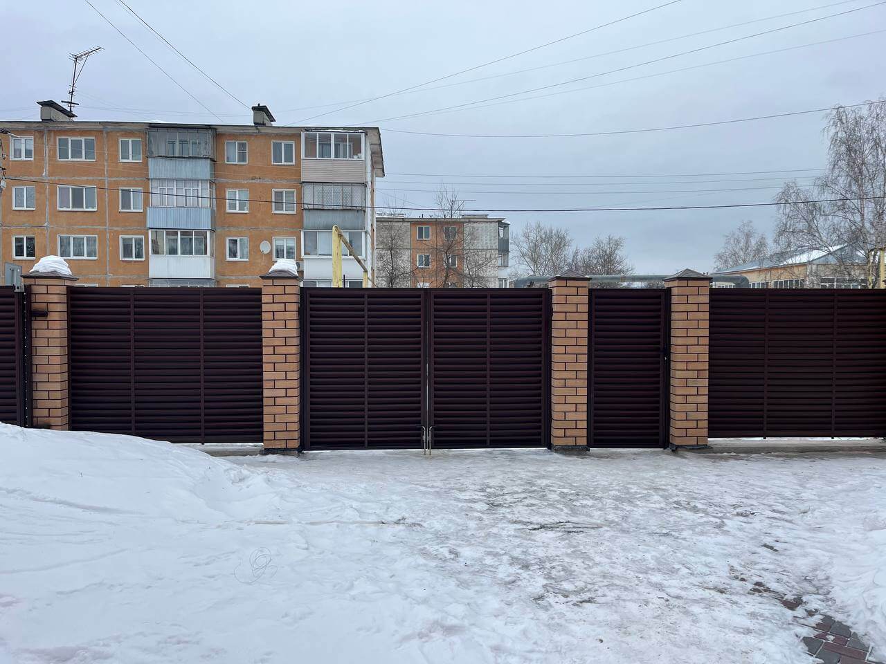 Забор-жалюзи из ламелей ЭКО-Z 87м RAL8017/8017 Шоколад двусторонний МАТТЕ фото 1 в Омске