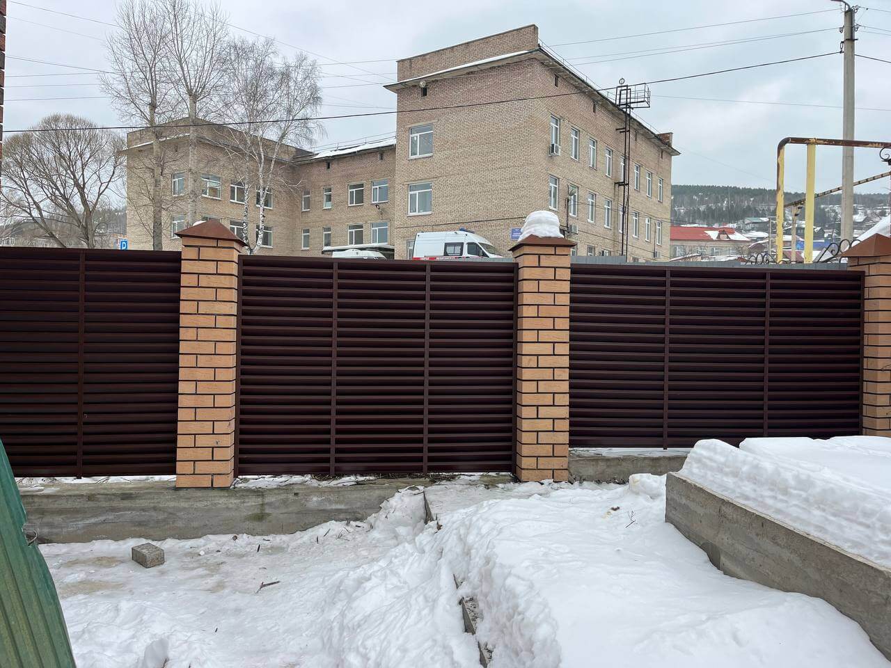 Забор-жалюзи из ламелей ЭКО-Z 87м RAL8017/8017 Шоколад двусторонний МАТТЕ фото 16 в Омске
