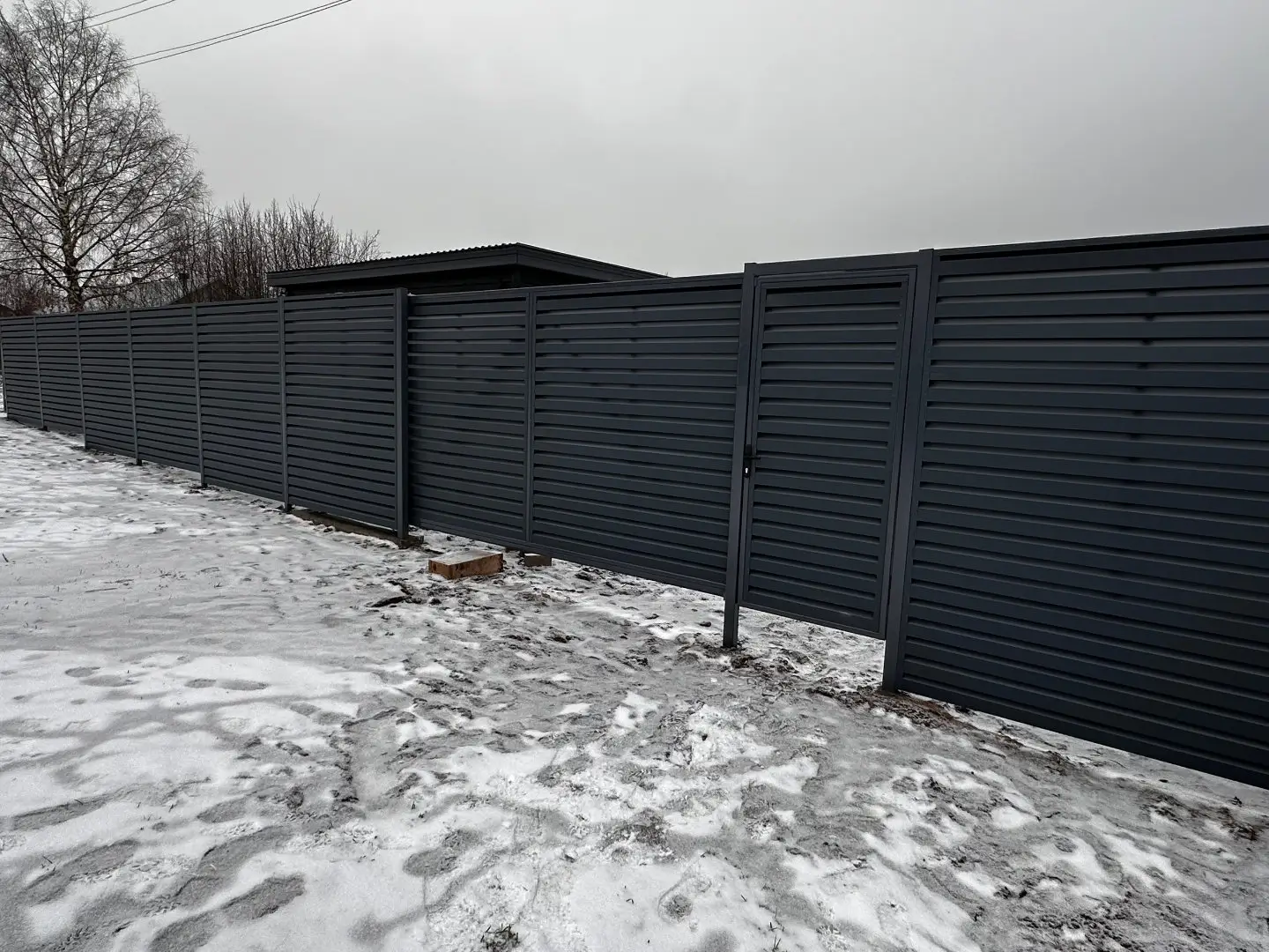Забор-жалюзи из ламелей Хай-Тек 20м RAL7024/7024 Серый Графит двусторонний МАТТЕ фото 4 в Омске