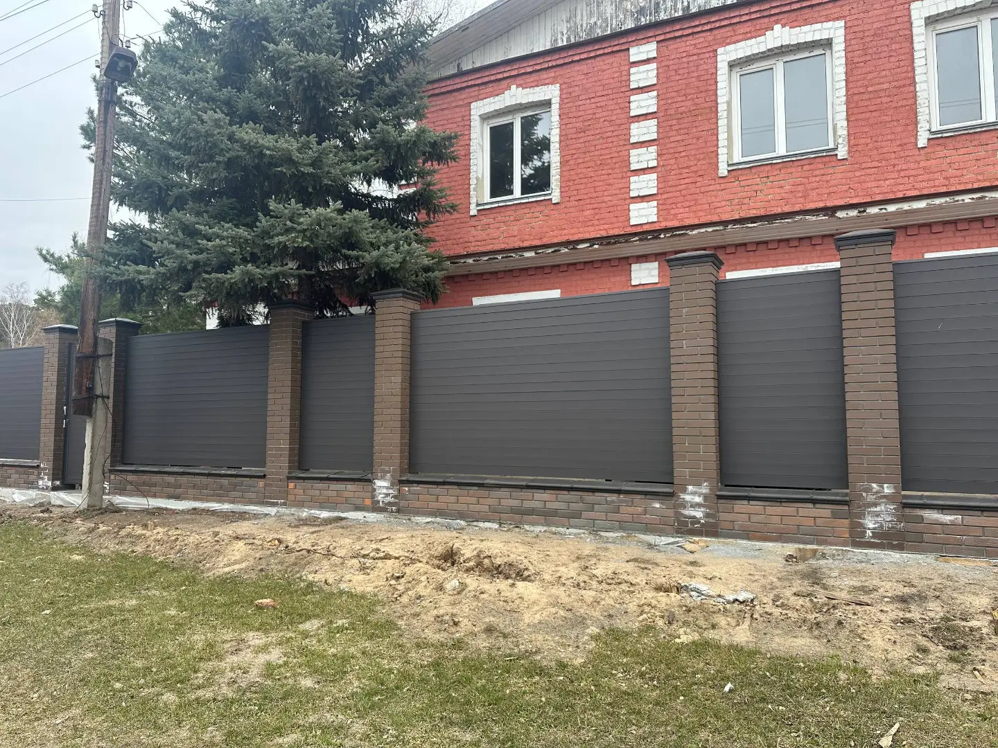 Забор-ранчо из металлического планкена 28м RAL8019 Темный Шоколад МАТТЕ в Омске