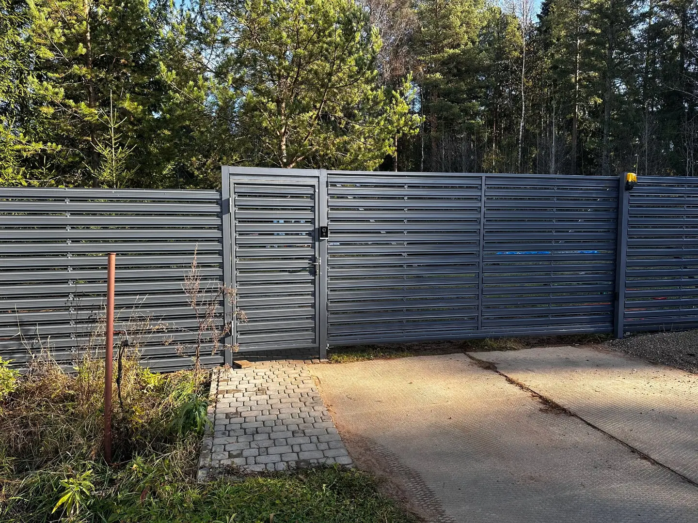 Забор-ранчо из евроштакетника 10м RAL7024 Серый Графит в Омске